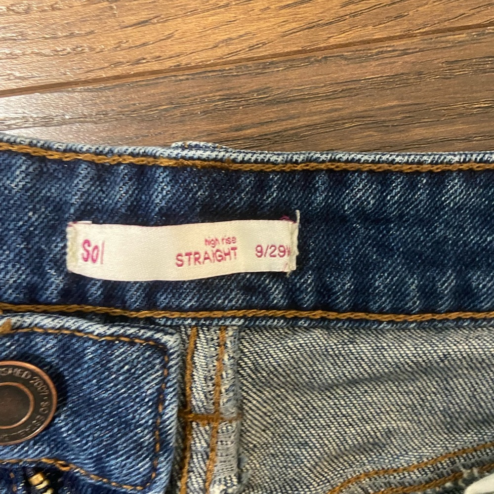 Distressed jeans - Picture 2 of 3